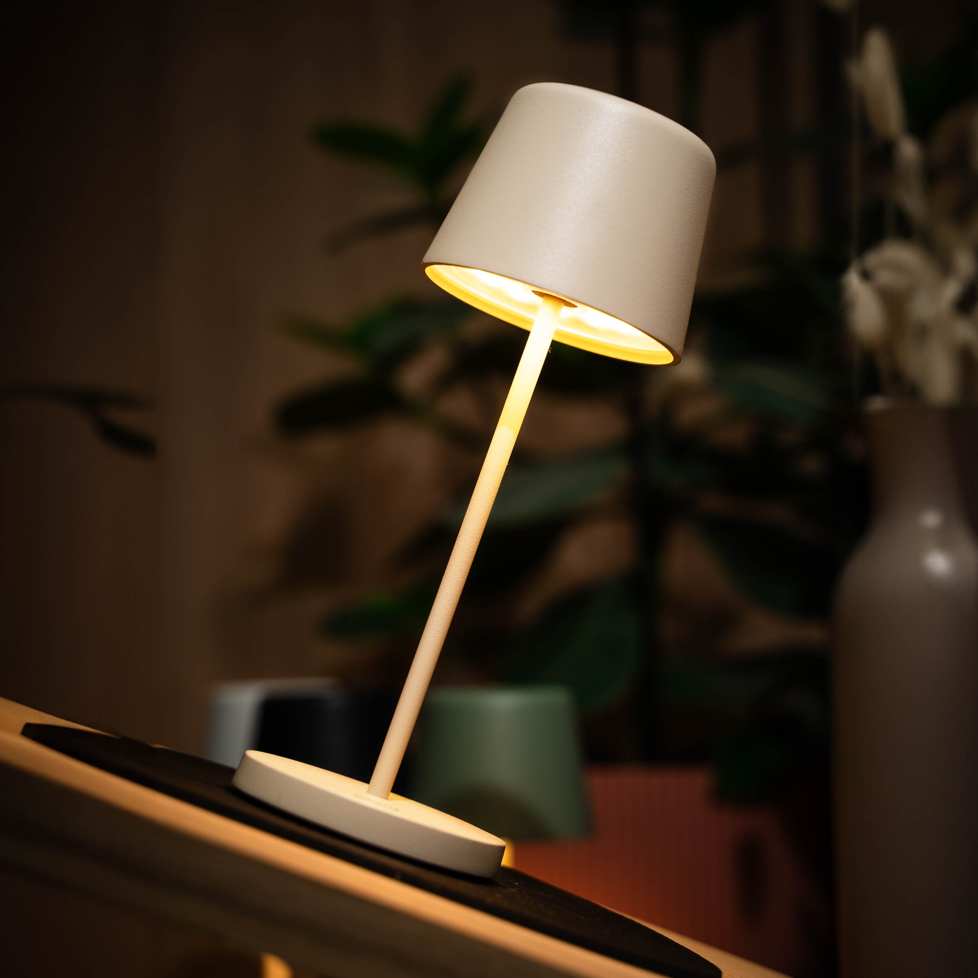 Luce magnetica Monaco Sand su tovaglietta coordinata 