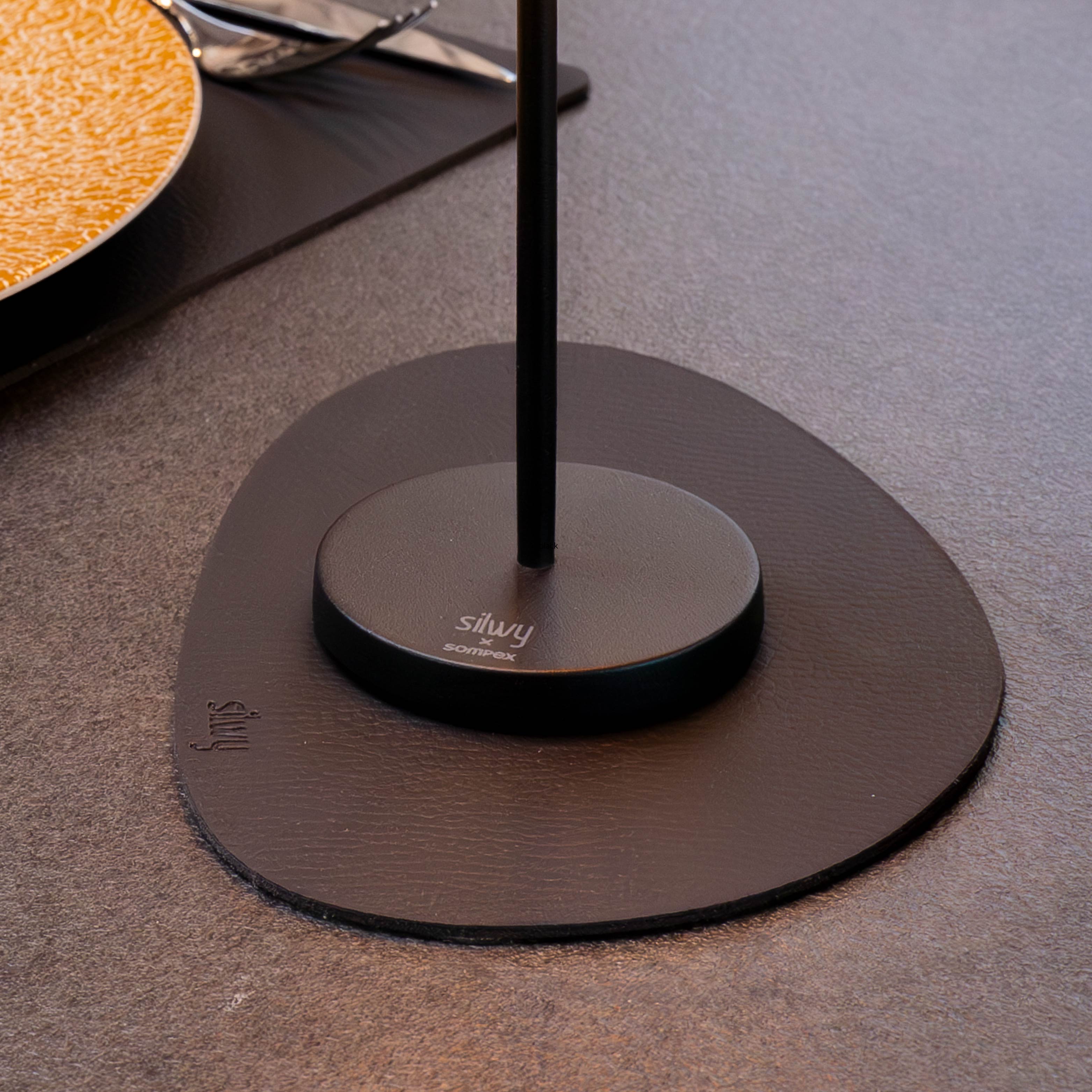Luce magneticablack  Monaco  su tovaglietta abbinata 