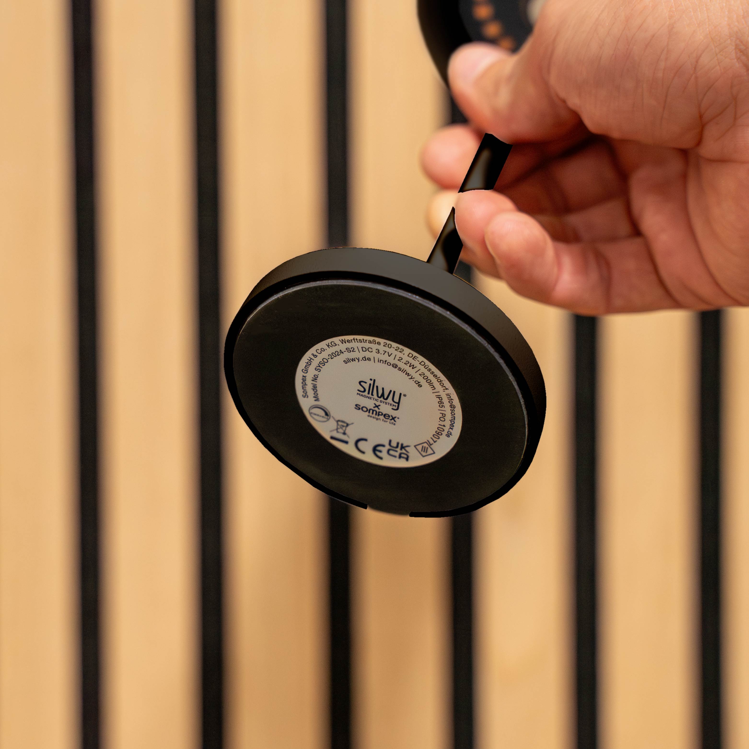 Luce magneticablack  Monaco  con magnete integrato nella base 