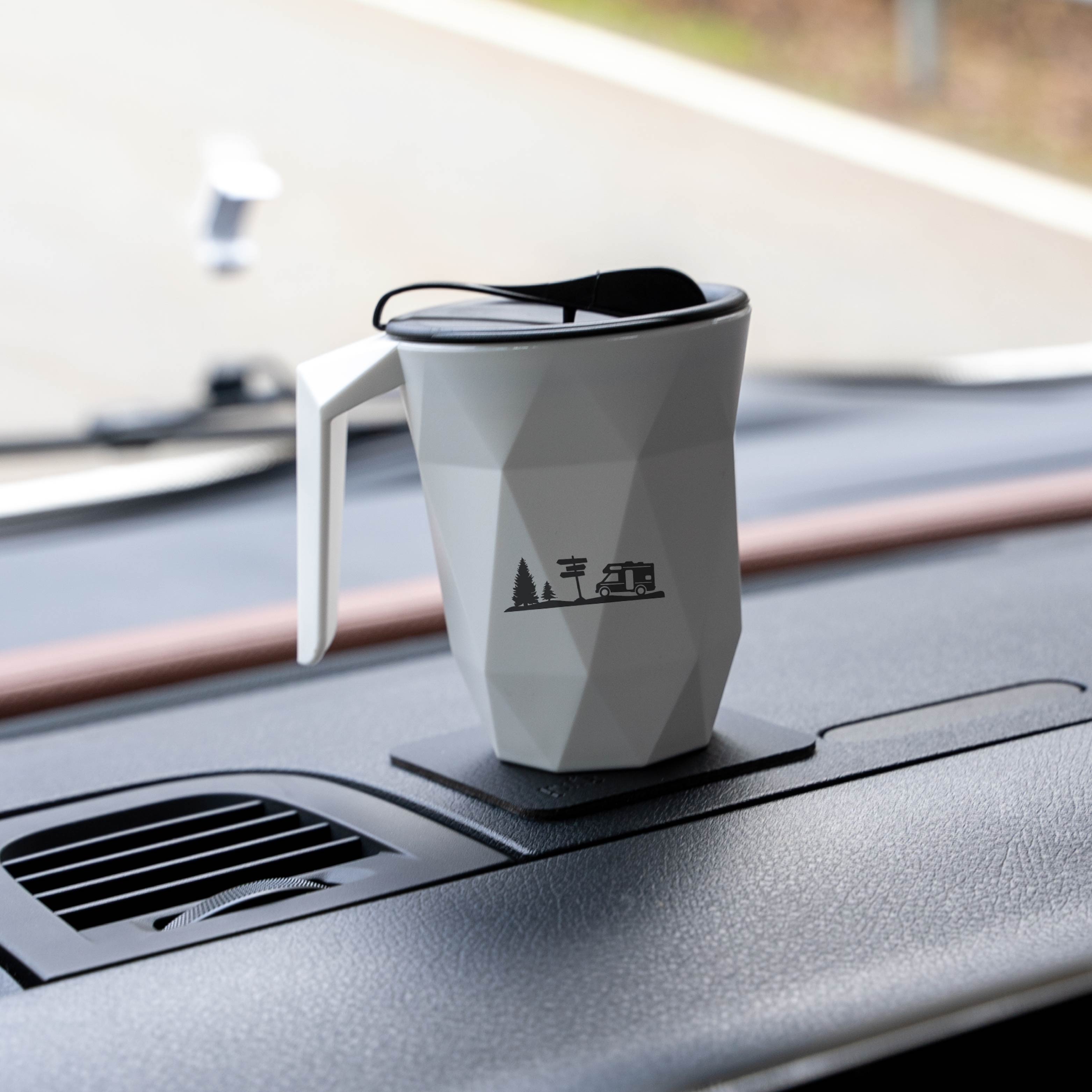 Tazza magnetica in plastica TO-GO con motivo camper su tappetino in nano-gel metallico nero in auto 