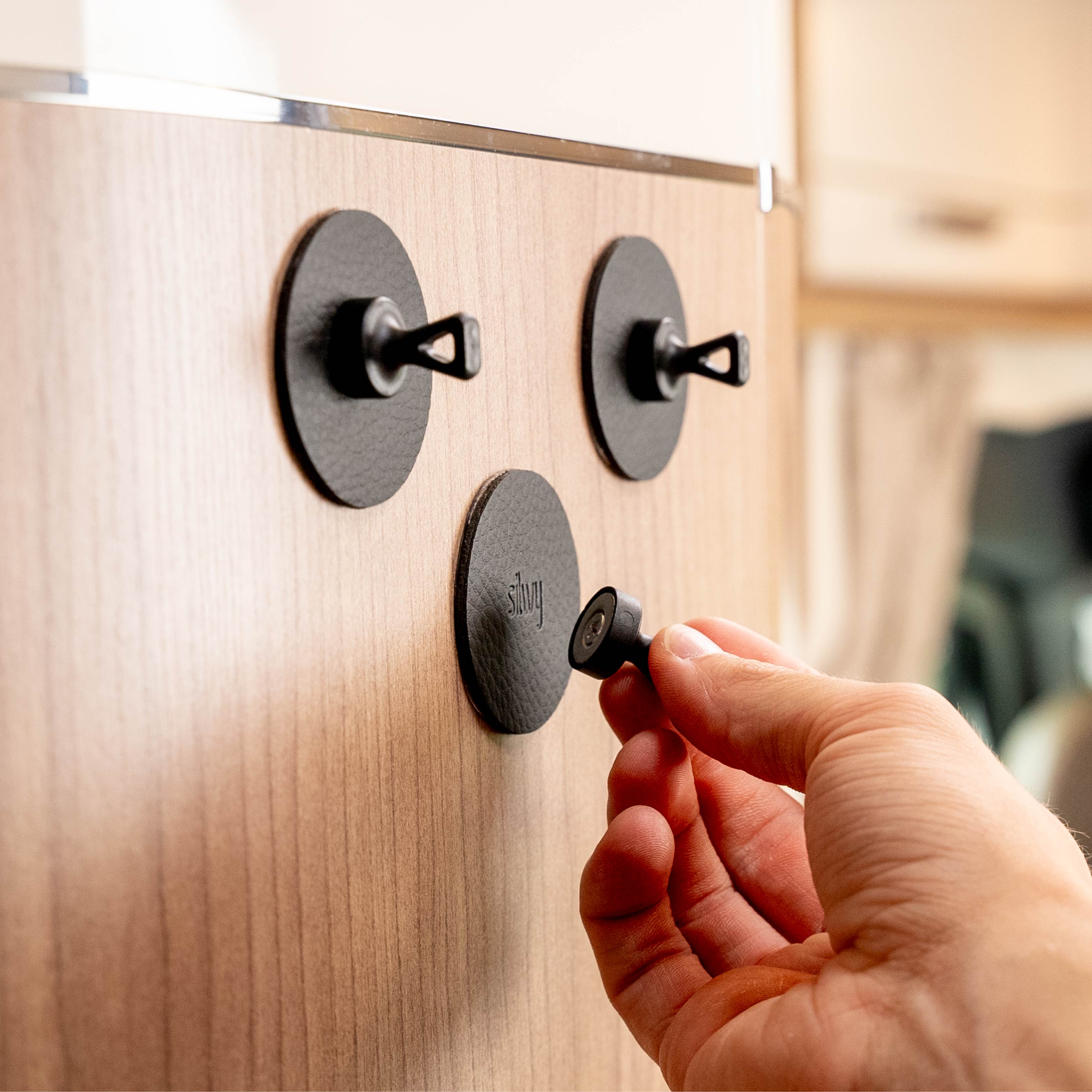 Il perno del magnete viene rimosso dalla piazzola